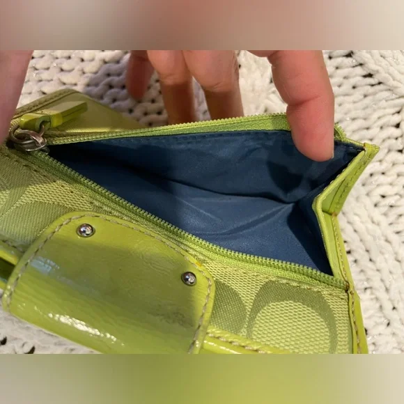 Coach Signature Wallet - Picture 14 of 15